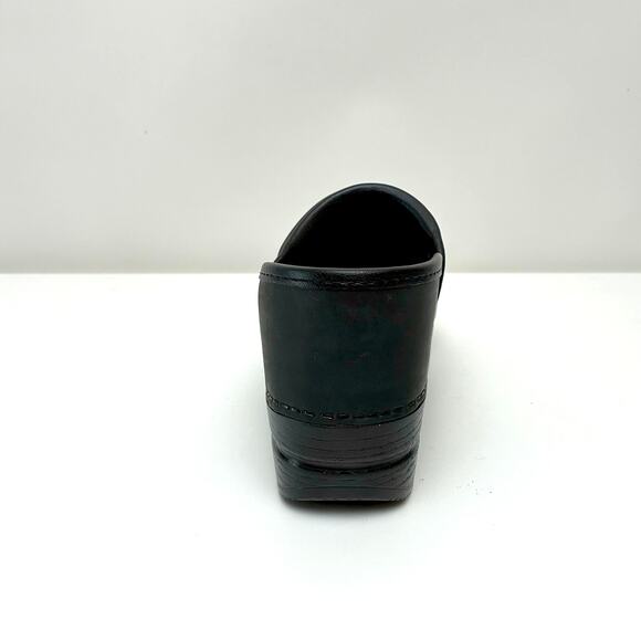 Dansko Black Oiled Leather Professional Clogs - EU38 Wide; Women's 7.5W-8W - Picture 13 of 14